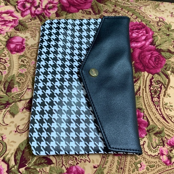 ipsy Handbags - Ipsy Sparkle To Shine Houndstooth Makeup Bag ONLY